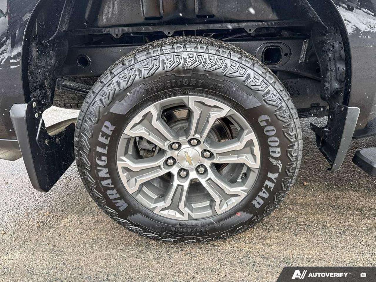 2024 Chevrolet Silverado 1500 BEDLINER. ALL WEATHER MATS. RUNNING BOARDS. TRAILERING PKG. TRUE NORTH EDITION. Photo