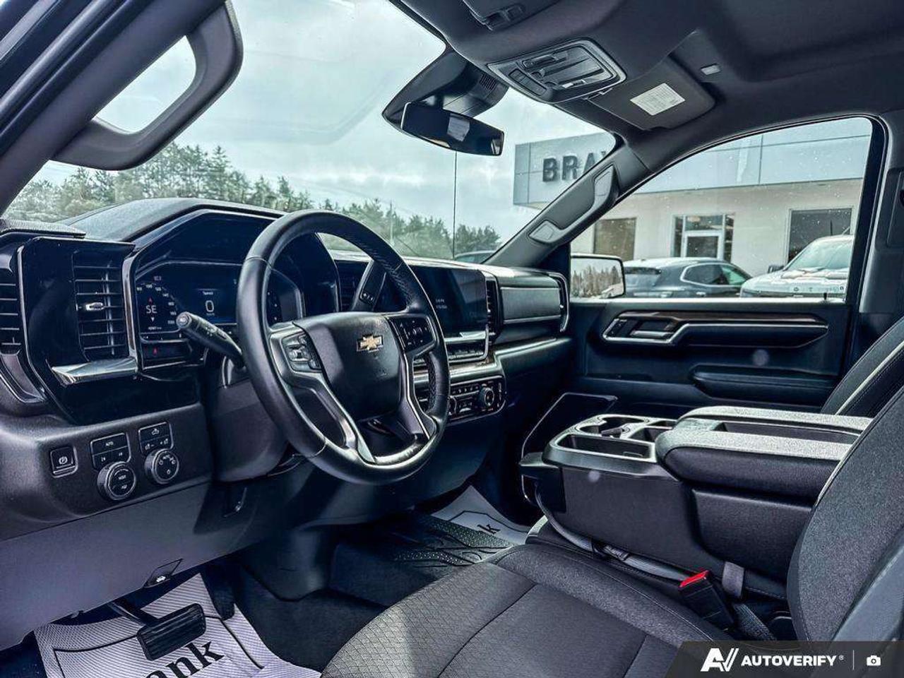 2024 Chevrolet Silverado 1500 BEDLINER. ALL WEATHER MATS. RUNNING BOARDS. TRAILERING PKG. TRUE NORTH EDITION. Photo
