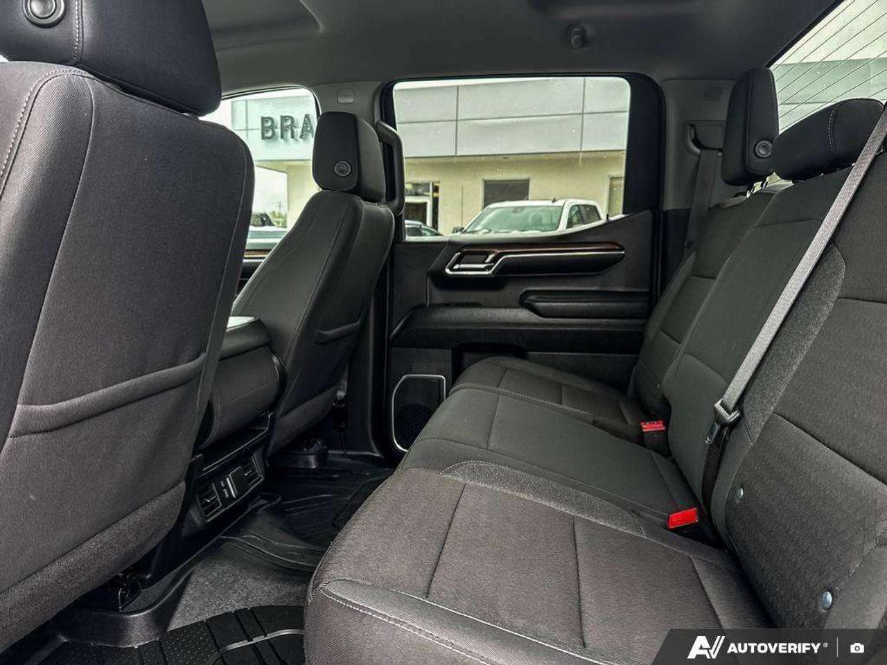 2024 Chevrolet Silverado 1500 BEDLINER. ALL WEATHER MATS. RUNNING BOARDS. TRAILERING PKG. TRUE NORTH EDITION. Photo