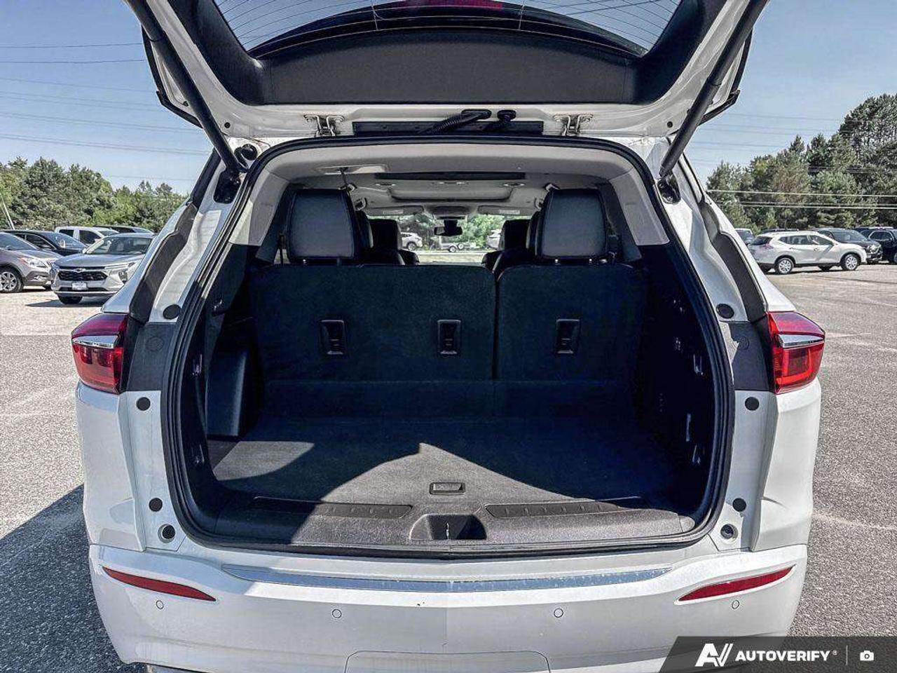 2021 Buick Enclave TRAILERING PKG. LEATHER SEATING. PANORAMIC SUNROOF. 7 PASSENGER SEATING. BOSE AUDIO SYSTEM. Photo