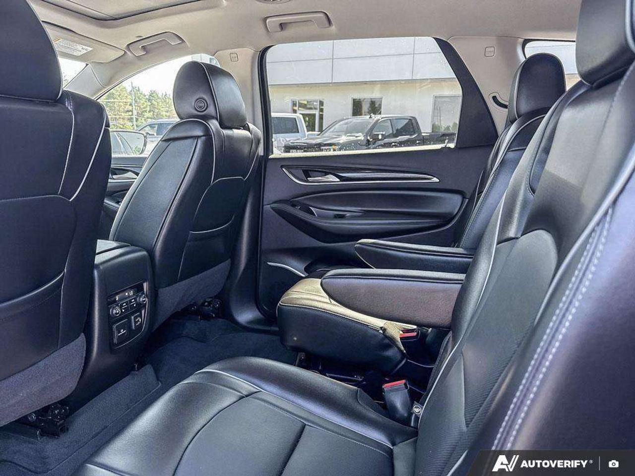 2021 Buick Enclave TRAILERING PKG. LEATHER SEATING. PANORAMIC SUNROOF. 7 PASSENGER SEATING. BOSE AUDIO SYSTEM. Photo