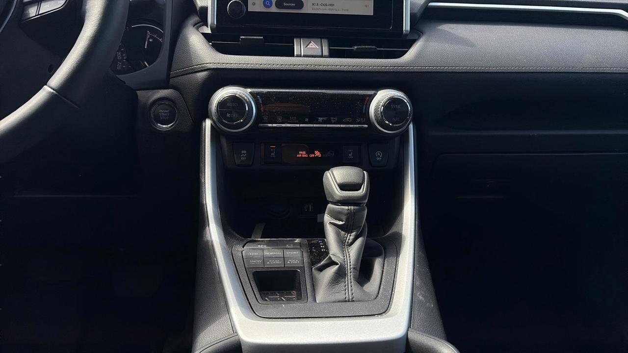 2025 Toyota RAV4 XLE Photo