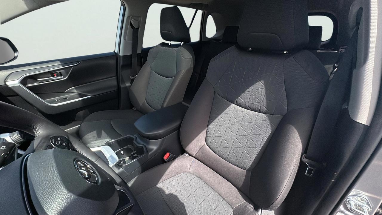 2025 Toyota RAV4 XLE Photo