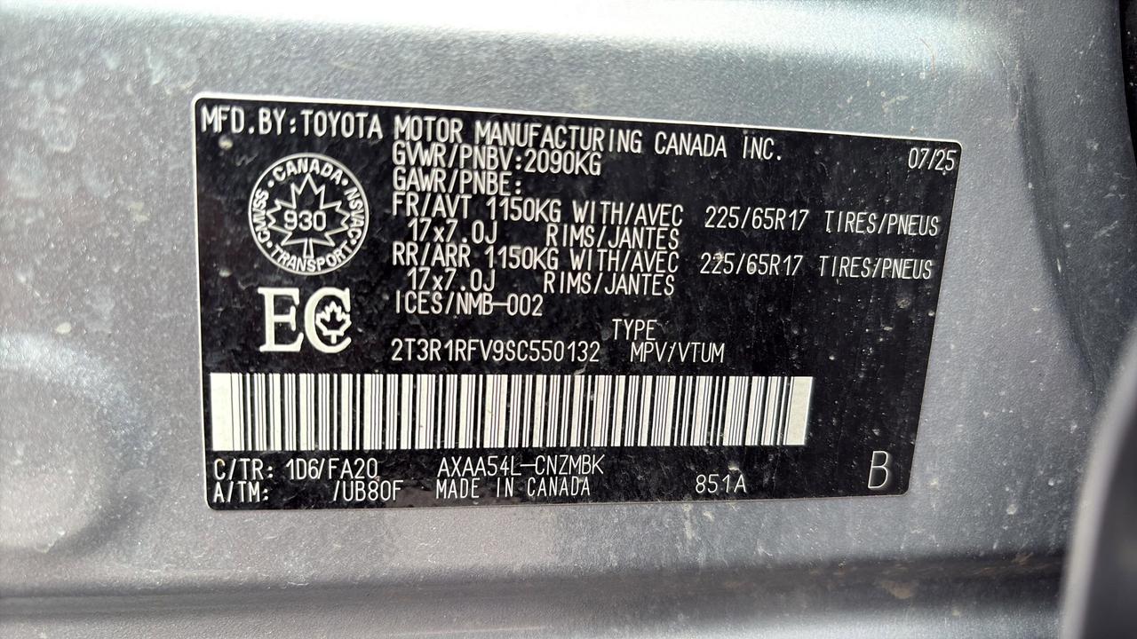 2025 Toyota RAV4 XLE Photo