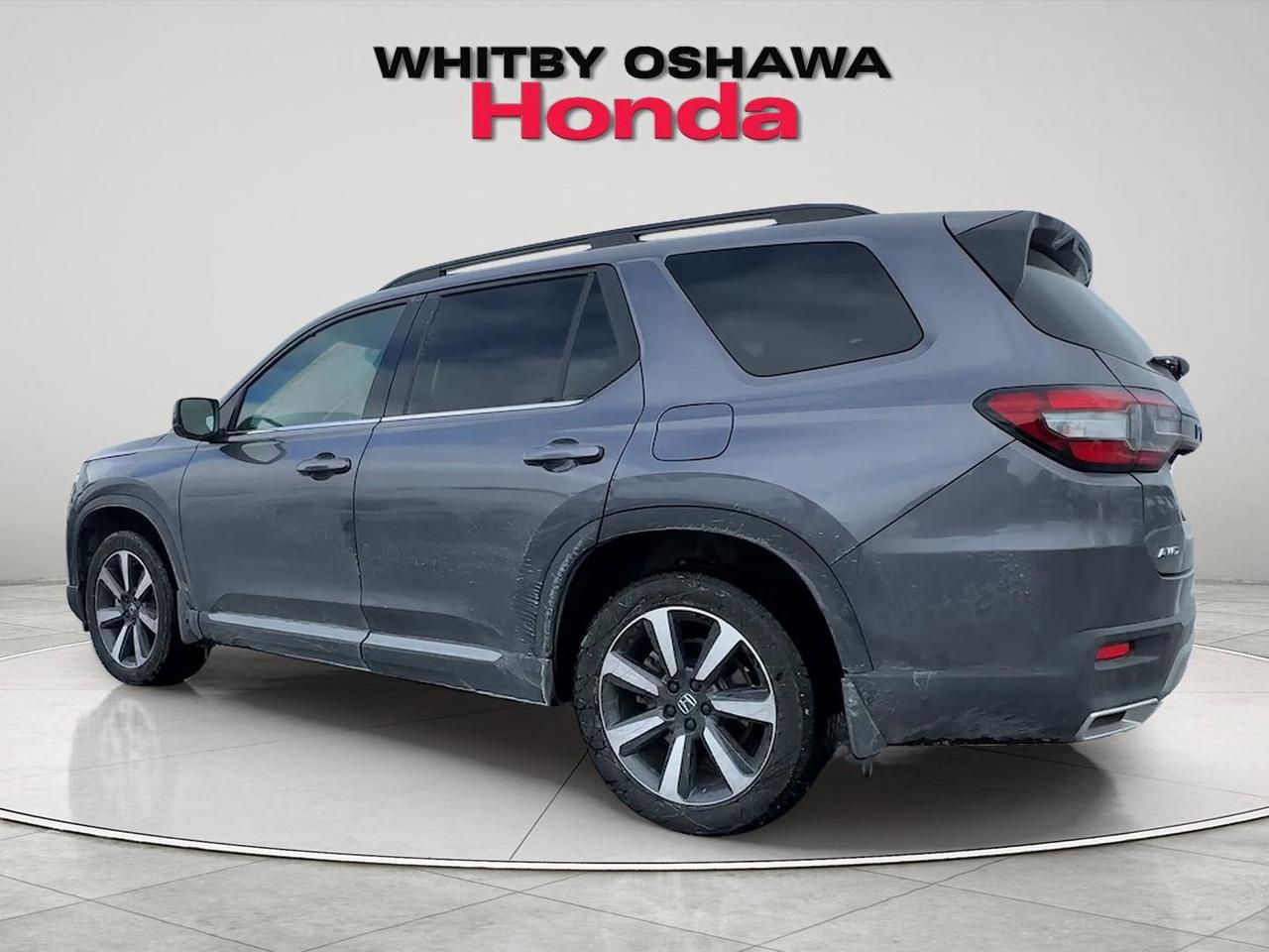 2025 Honda Pilot Touring Photo2