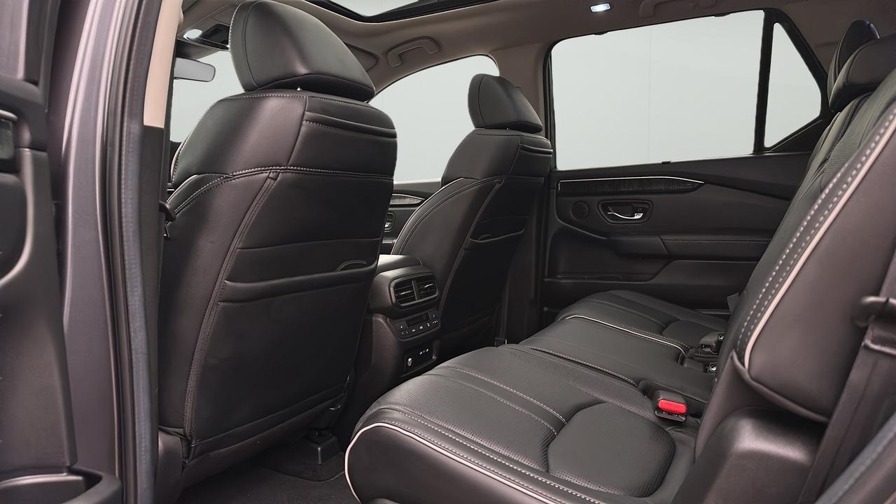 2025 Honda Pilot Touring Photo