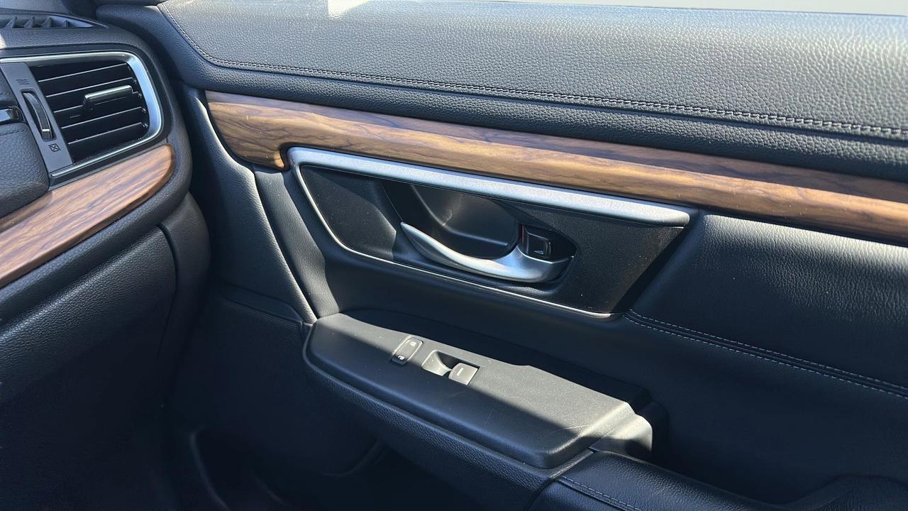 2017 Honda CR-V Touring Photo