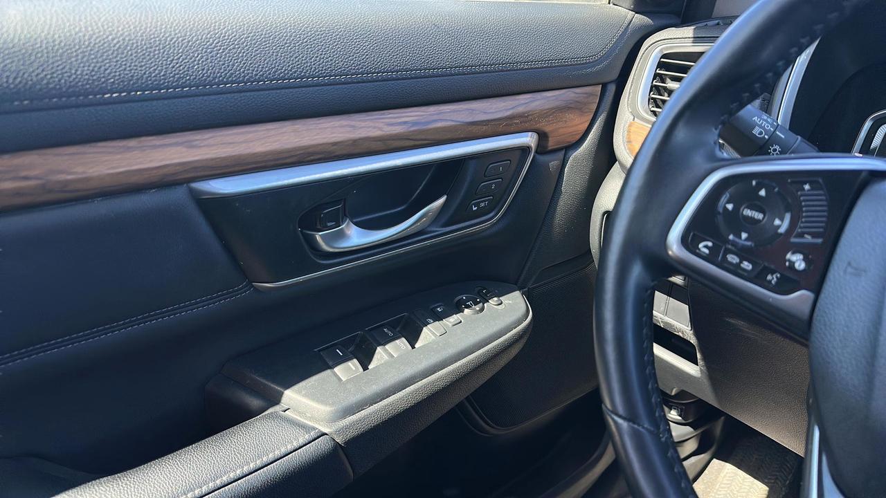 2017 Honda CR-V Touring Photo