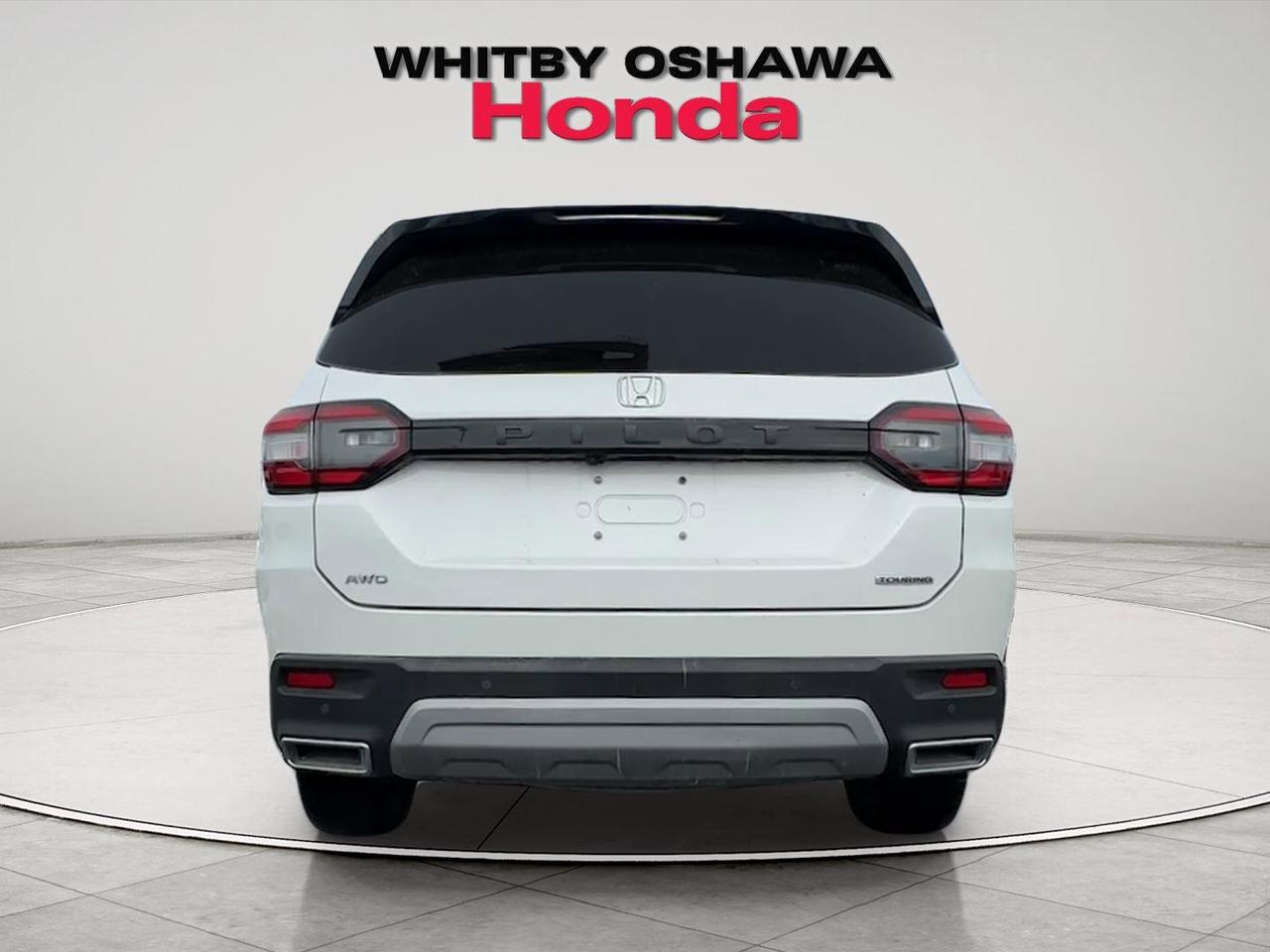 2024 Honda Pilot Touring Photo3