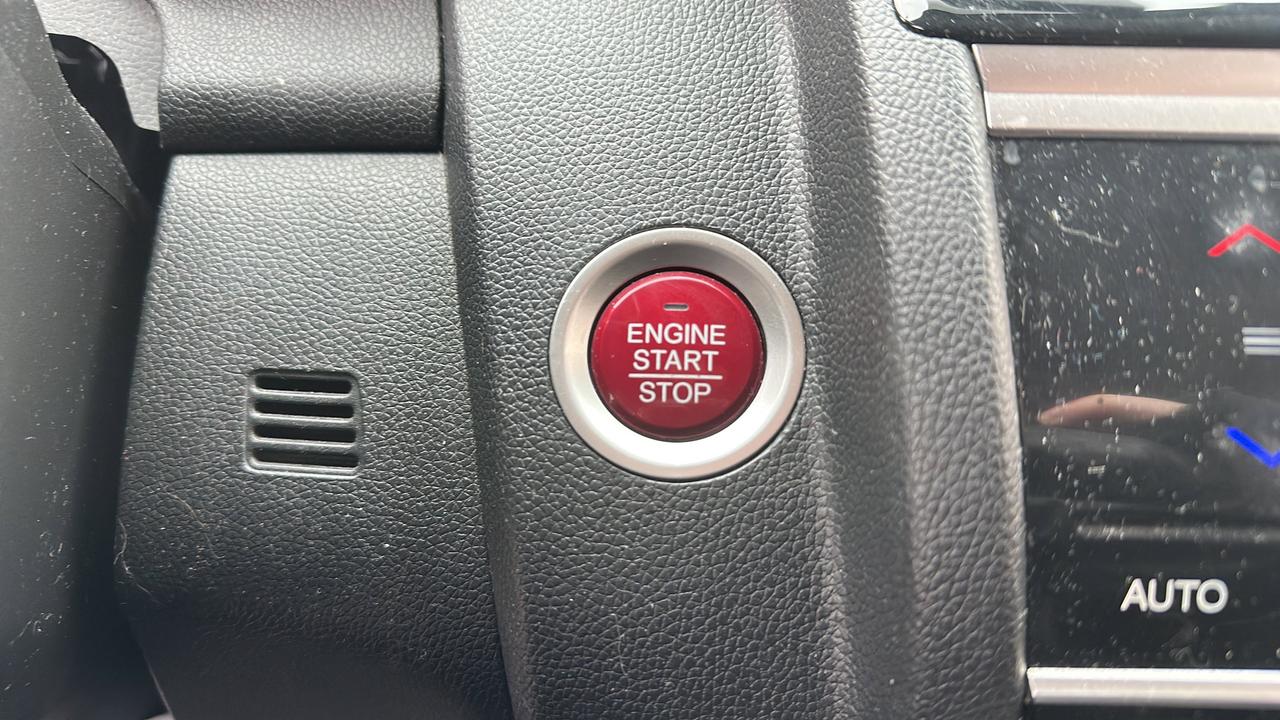 2016 Honda Fit w/Navigation Photo