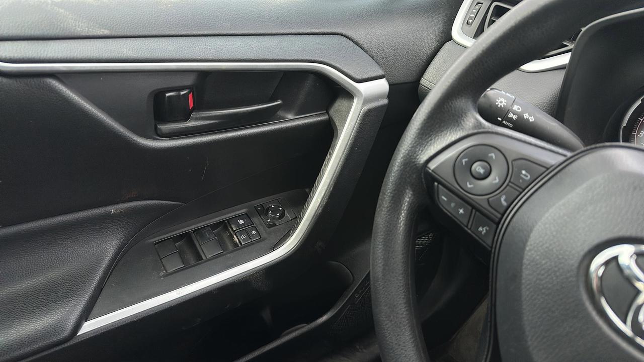 2023 Toyota RAV4 LE AWD Photo