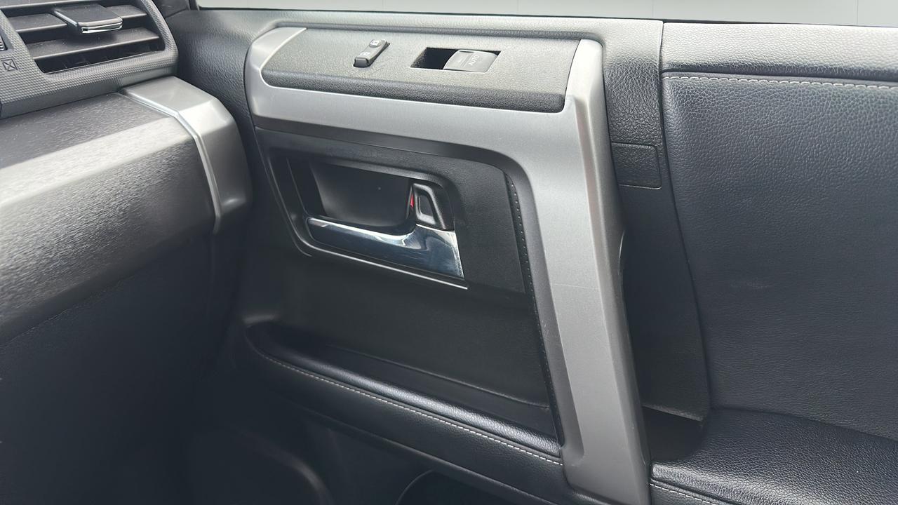 2020 Toyota 4Runner SR5 Photo
