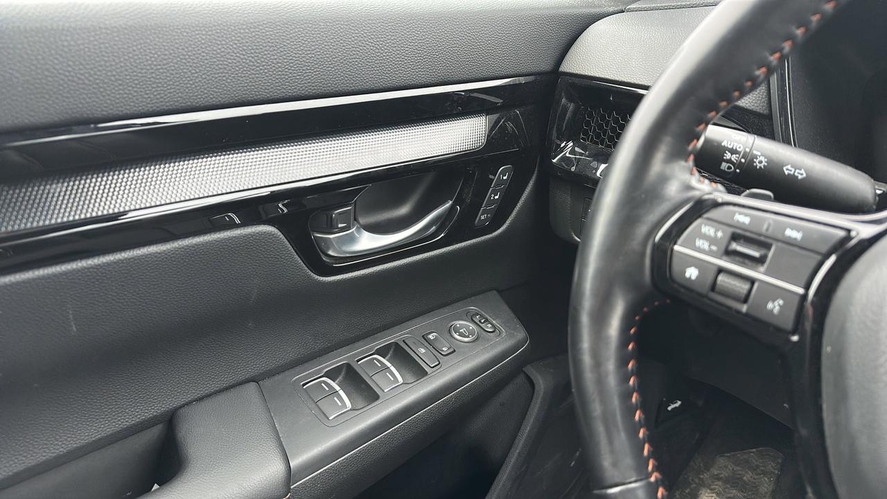 2023 Honda CR-V Hybrid Touring AWD Photo