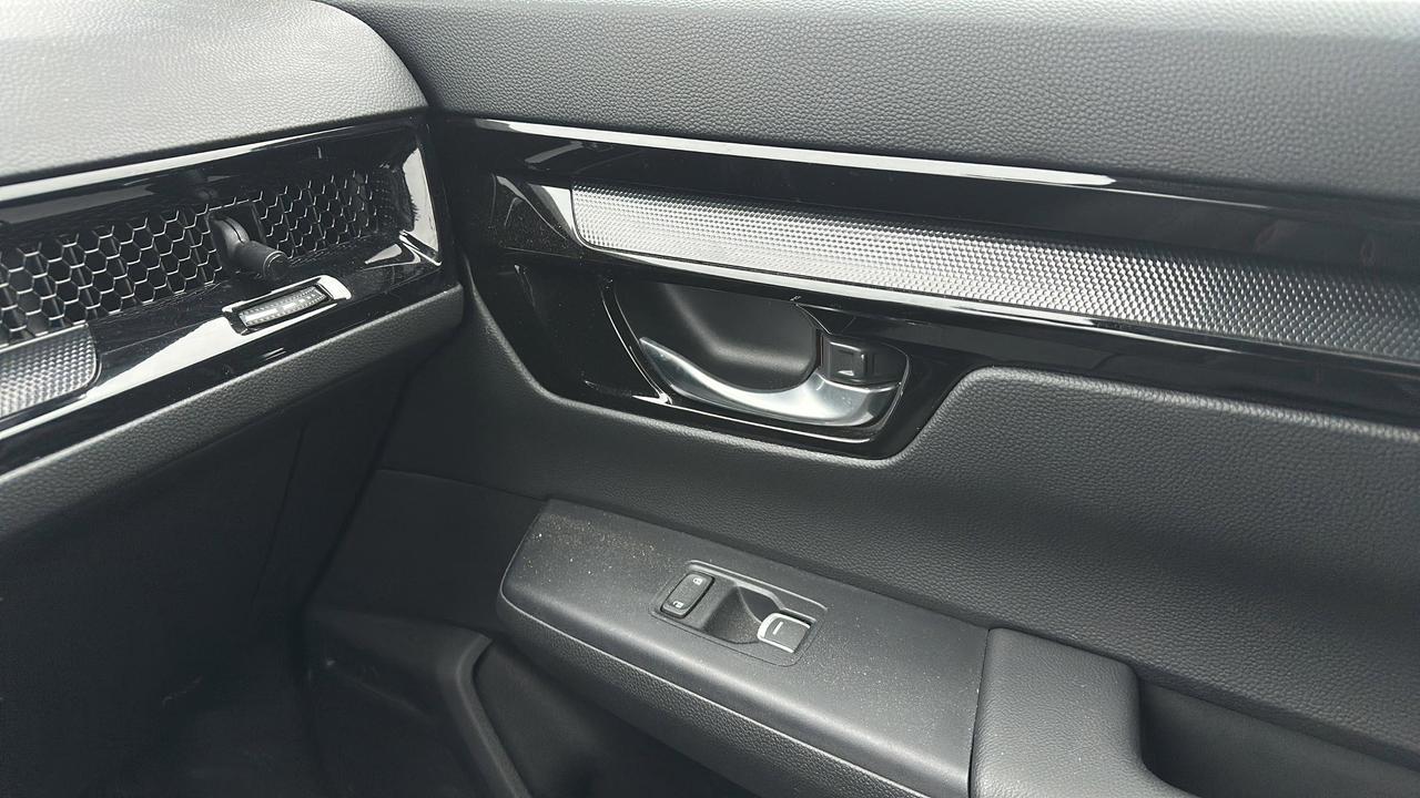 2023 Honda CR-V Hybrid Touring AWD Photo