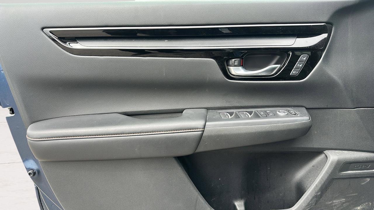2023 Honda CR-V Hybrid Touring AWD Photo