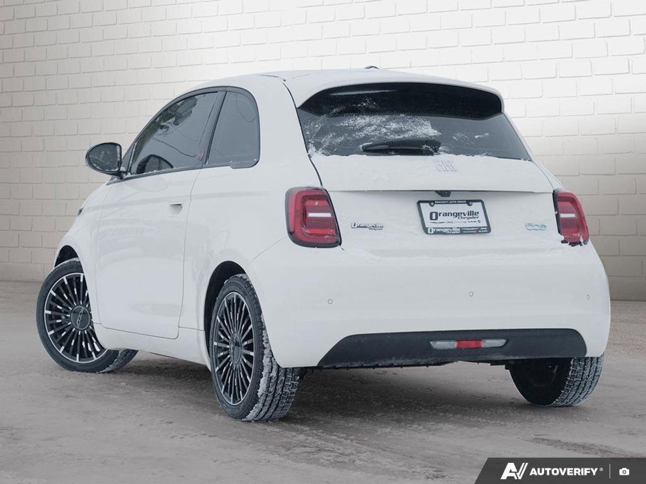 2025 Fiat 500E  Photo3