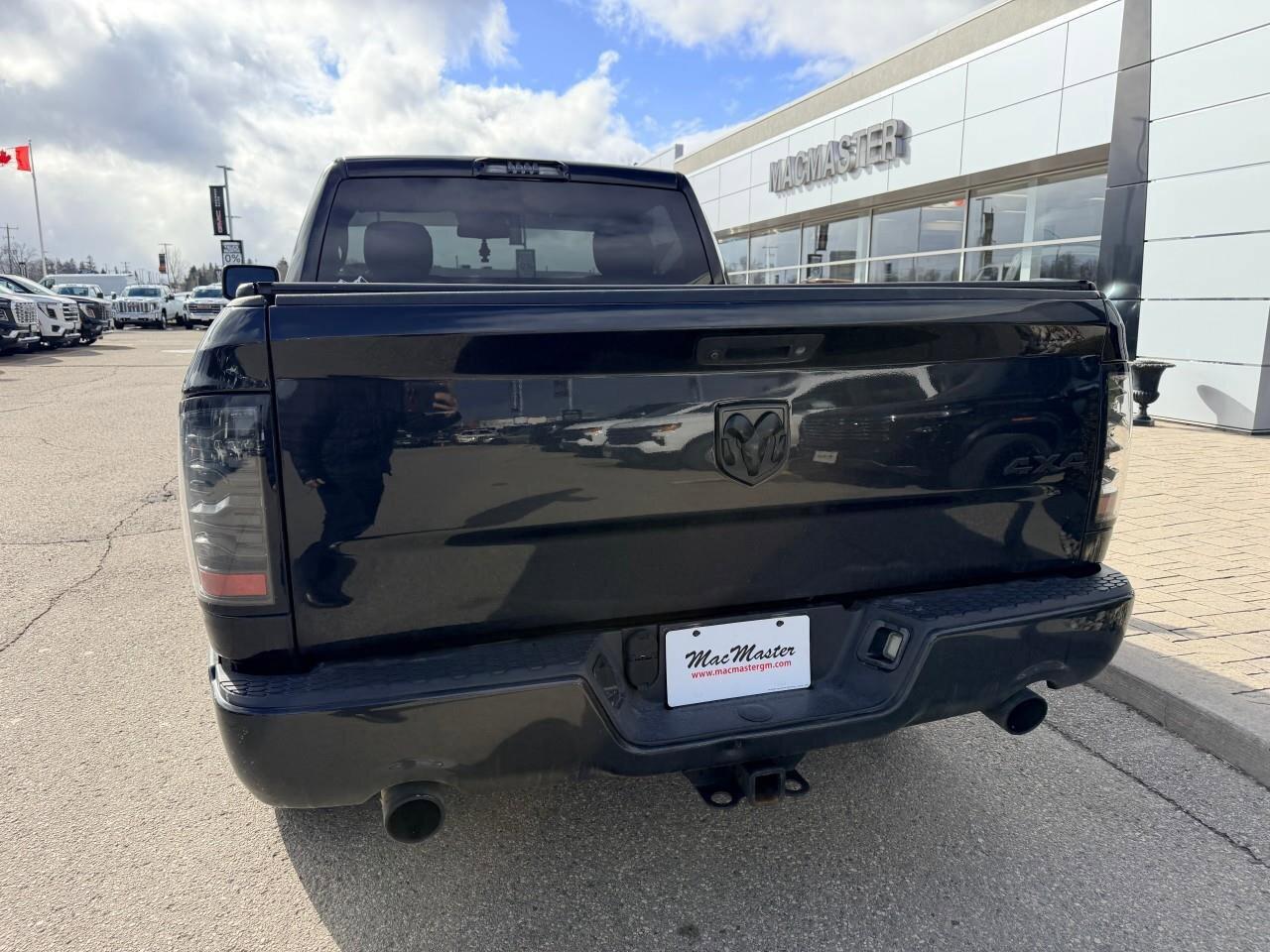 2016 RAM 1500 ExpressST, REGULAR CAB, 5.7L V8, 4X4, ALLOYS, CLOT Photo