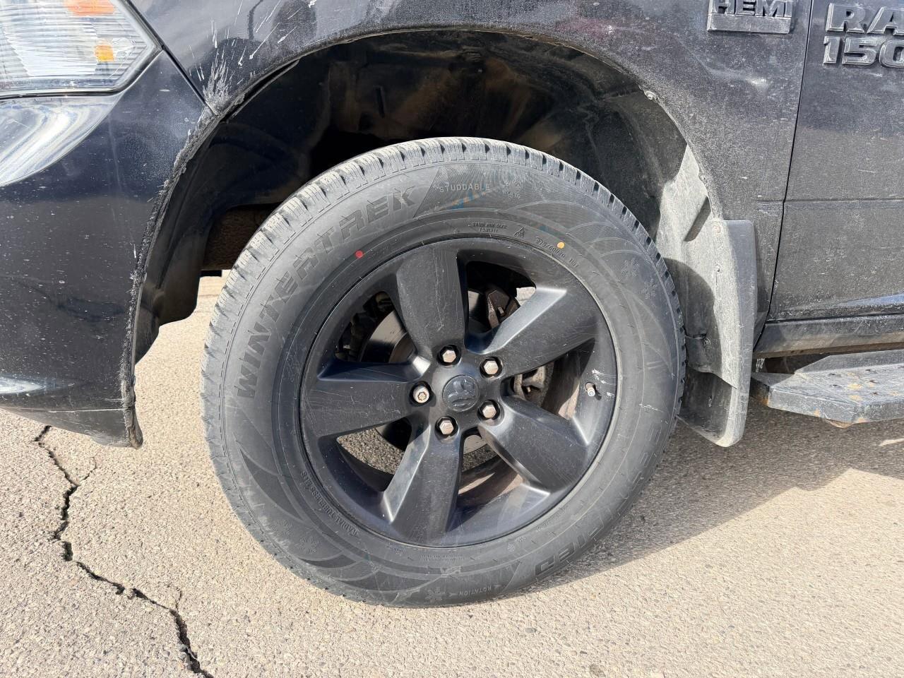 2016 RAM 1500 ExpressST, REGULAR CAB, 5.7L V8, 4X4, ALLOYS, CLOT Photo