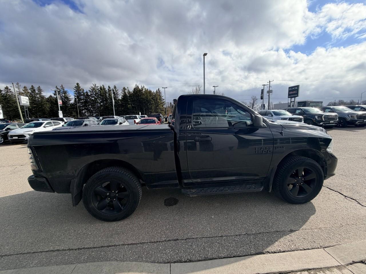 2016 RAM 1500 ExpressST, REGULAR CAB, 5.7L V8, 4X4, ALLOYS, CLOT Photo