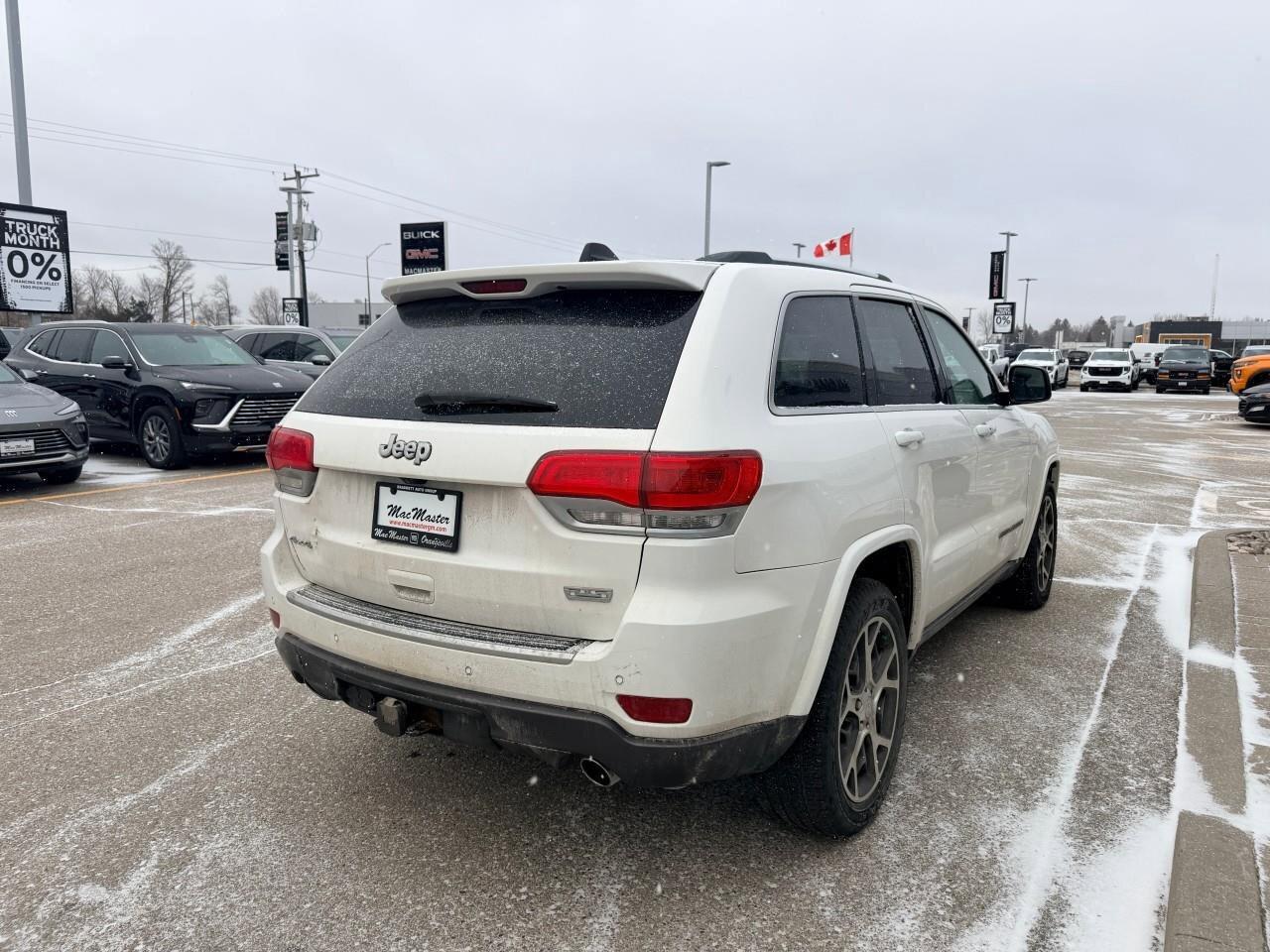 2018 Jeep Grand Cherokee Sterling EditionSTERLING EDITION, 5.7L V8, 4X4, AL Photo