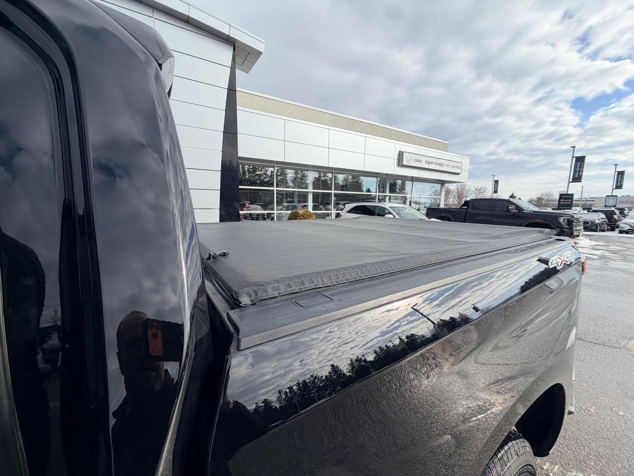 2024 Chevrolet Silverado 1500 RSTRST, 5.3L V8, 4X4, ALLOYS, LEATHER, CERTIFIED P Photo