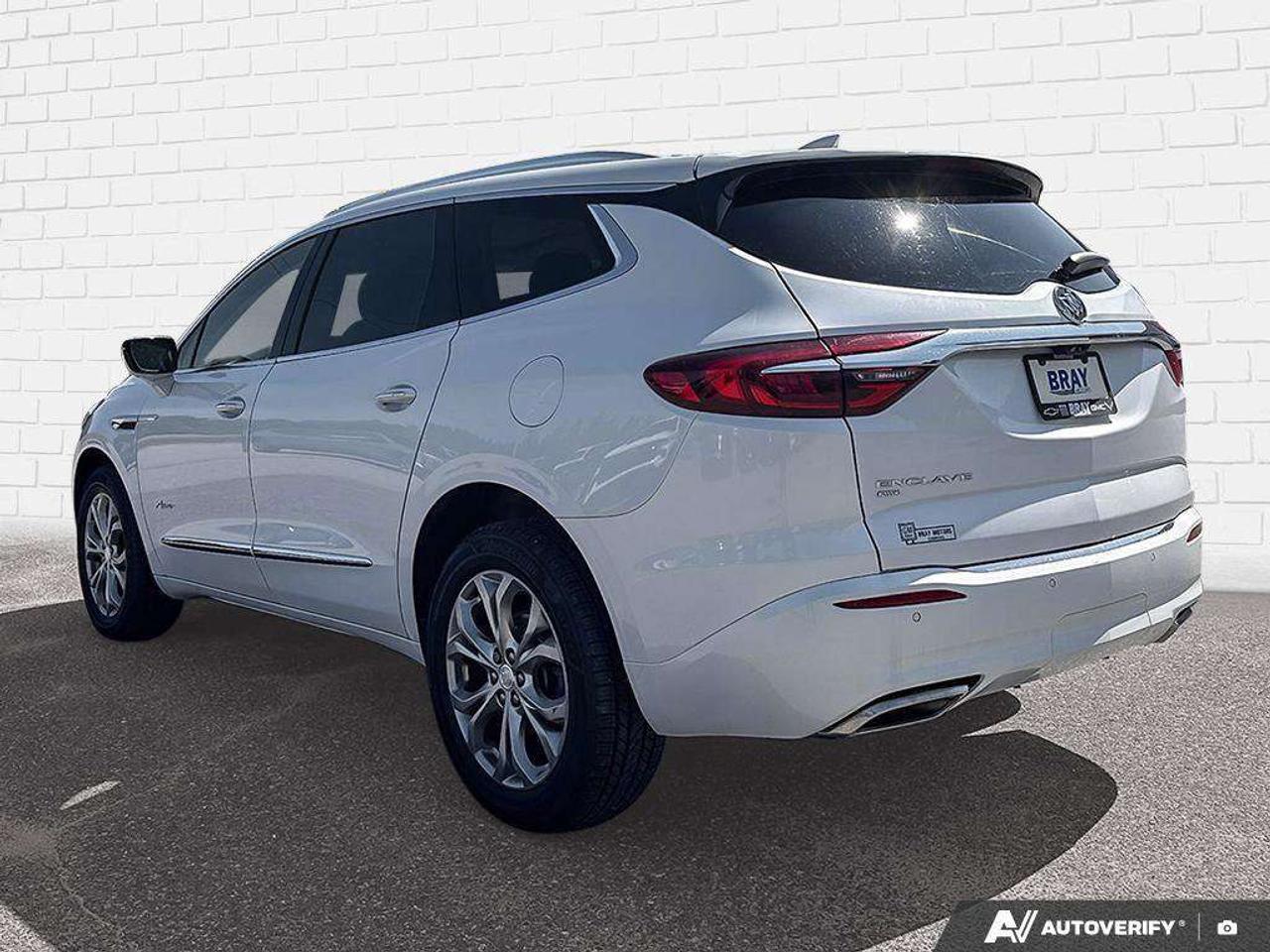 2021 Buick Enclave TRAILERING PKG. LEATHER SEATING. PANORAMIC SUNROOF. 7 PASSENGER SEATING. BOSE AUDIO SYSTEM. Photo