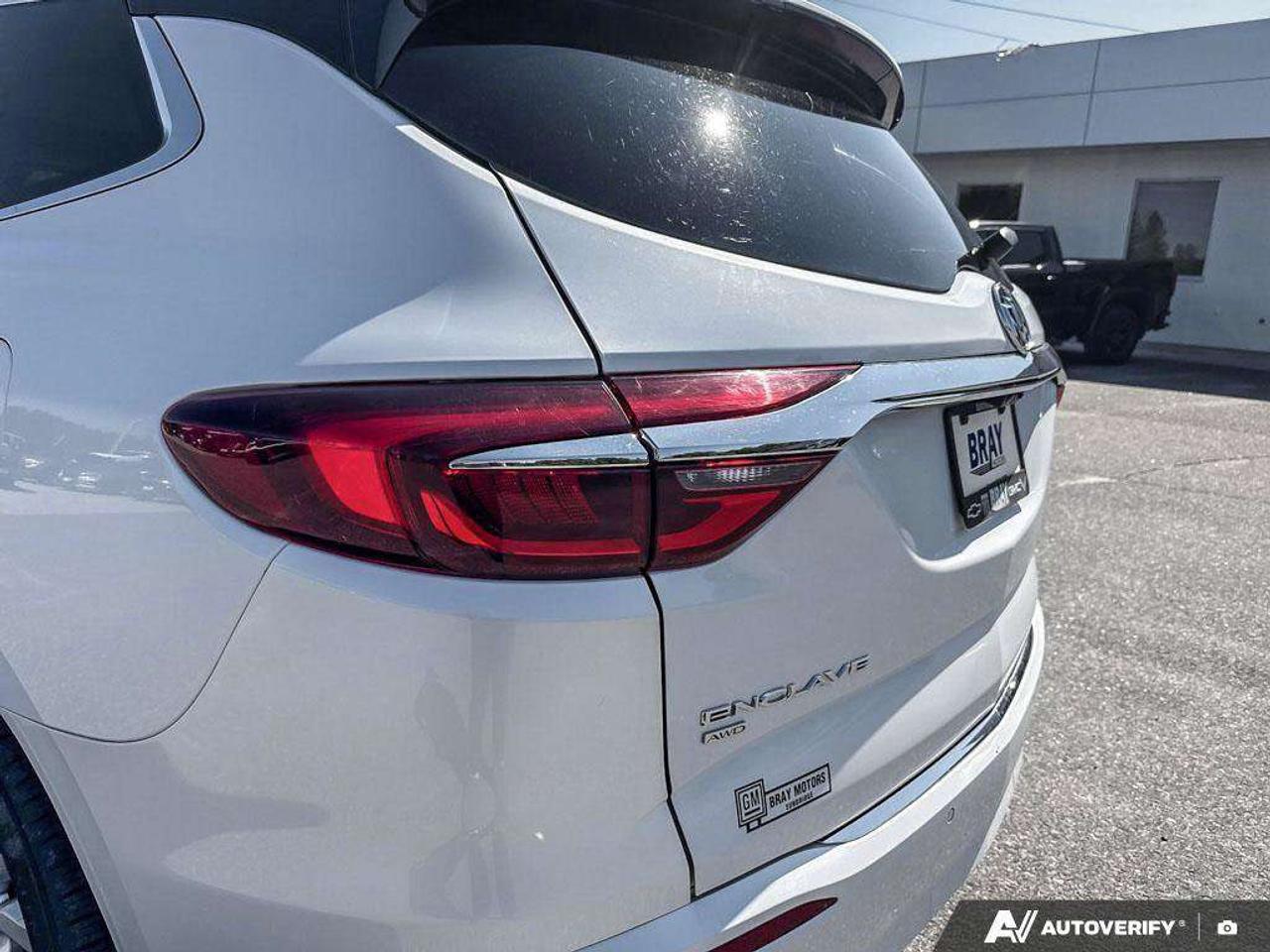 2021 Buick Enclave TRAILERING PKG. LEATHER SEATING. PANORAMIC SUNROOF. 7 PASSENGER SEATING. BOSE AUDIO SYSTEM. Photo