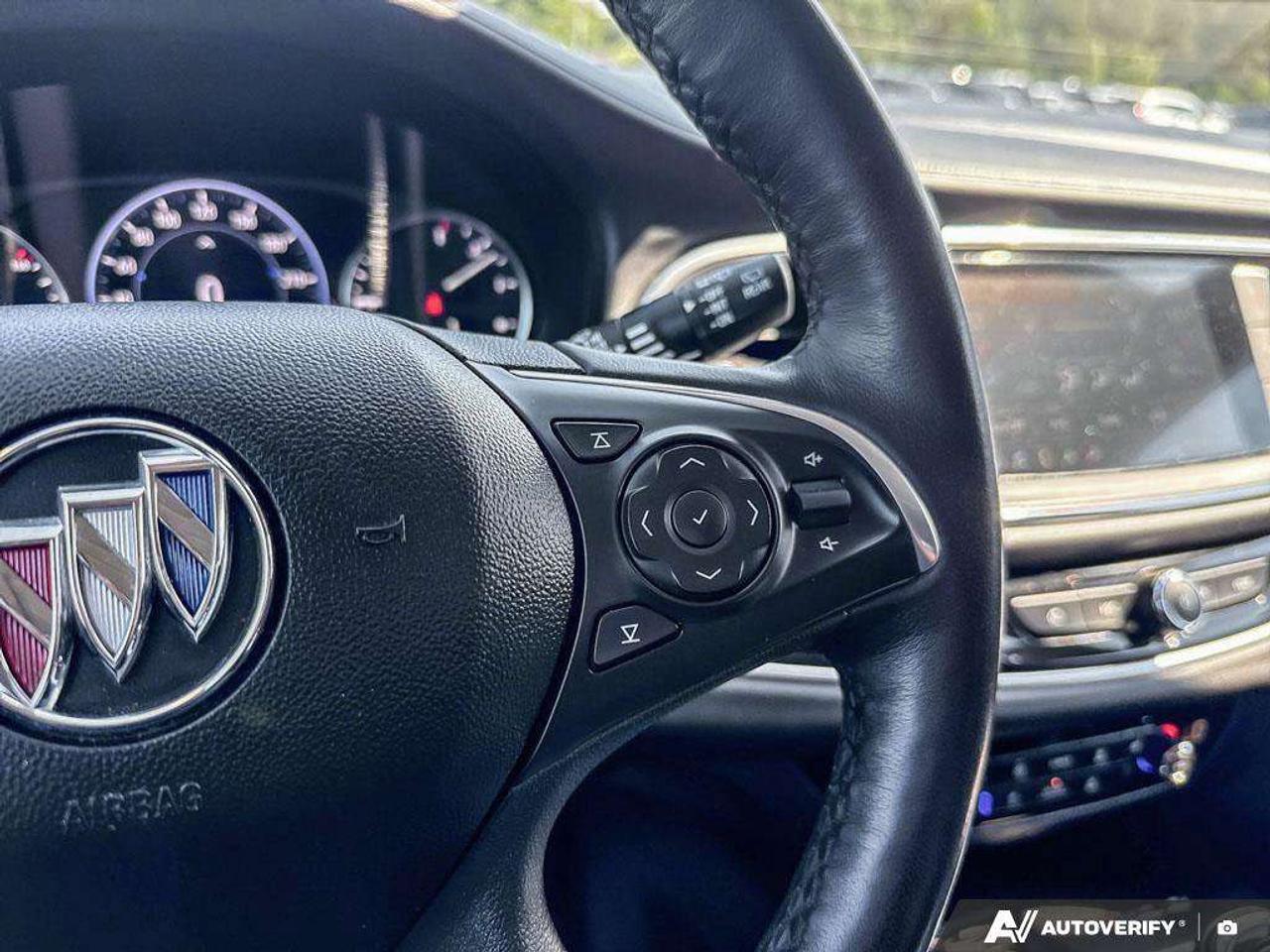 2021 Buick Enclave TRAILERING PKG. LEATHER SEATING. PANORAMIC SUNROOF. 7 PASSENGER SEATING. BOSE AUDIO SYSTEM. Photo