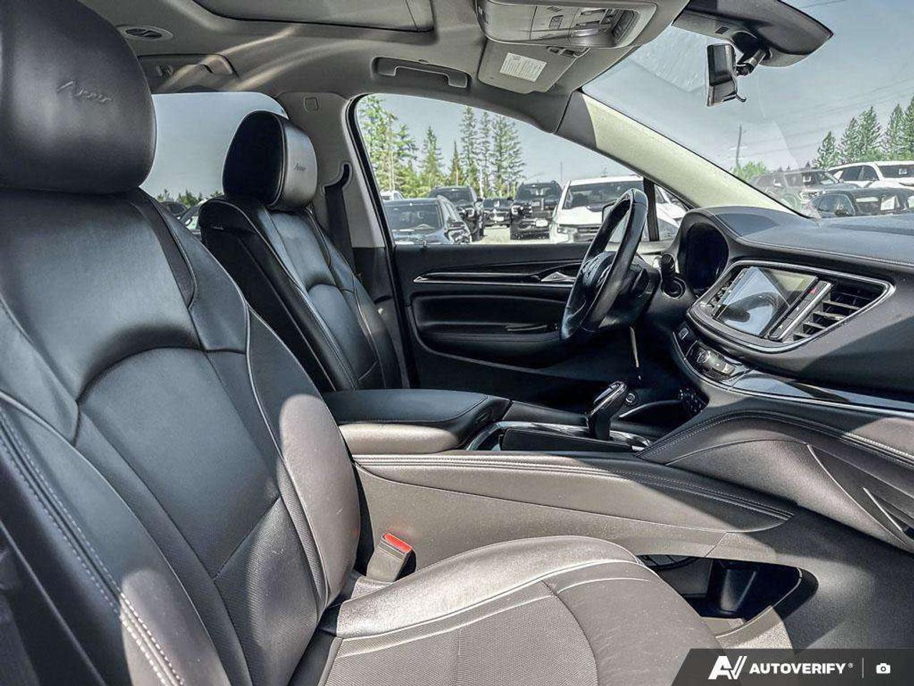 2021 Buick Enclave TRAILERING PKG. LEATHER SEATING. PANORAMIC SUNROOF. 7 PASSENGER SEATING. BOSE AUDIO SYSTEM. Photo