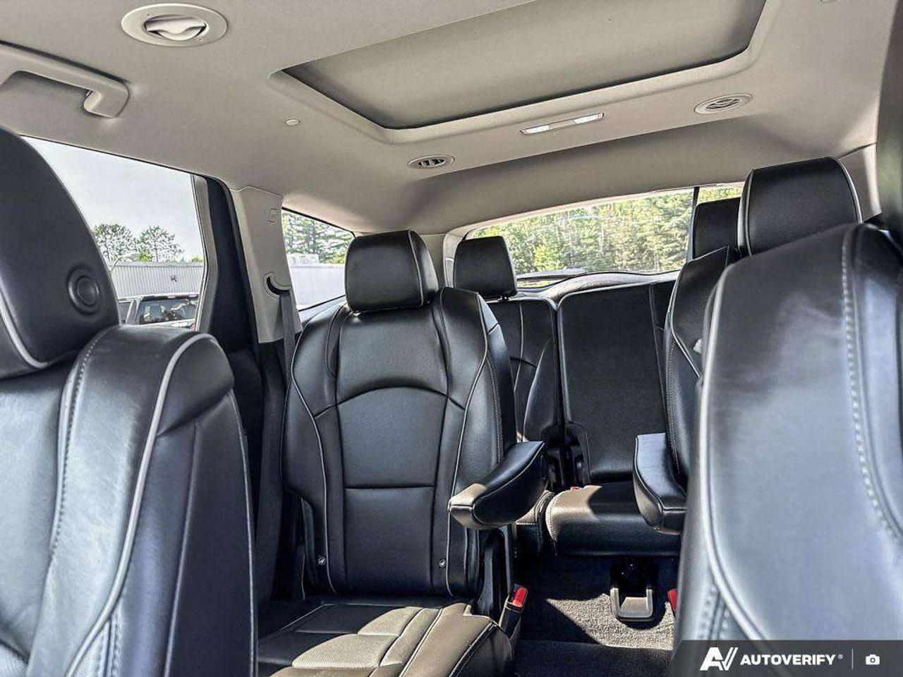 2021 Buick Enclave TRAILERING PKG. LEATHER SEATING. PANORAMIC SUNROOF. 7 PASSENGER SEATING. BOSE AUDIO SYSTEM. Photo