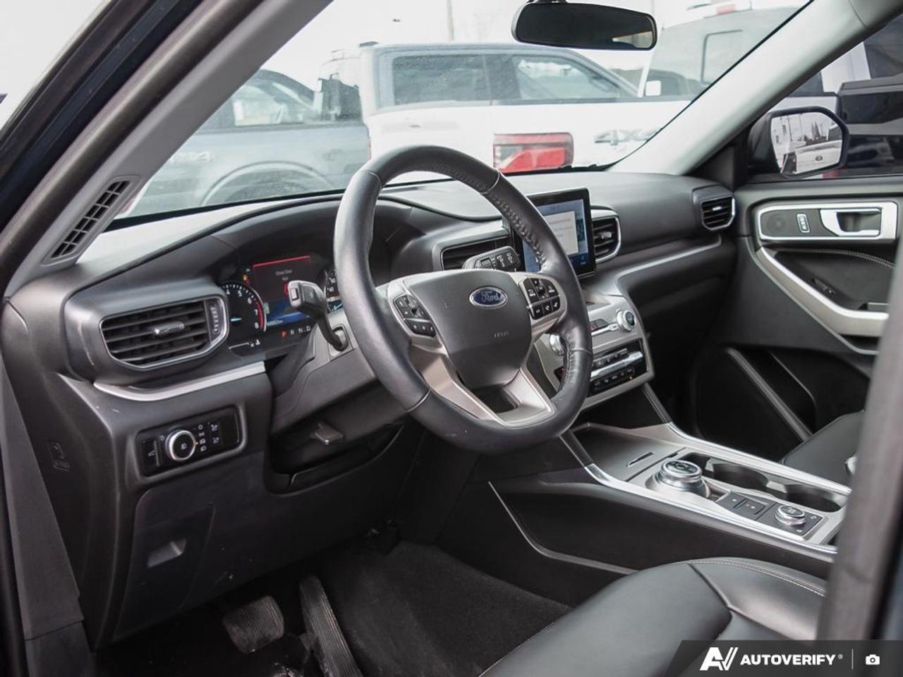 2023 Ford Explorer XLT Photo