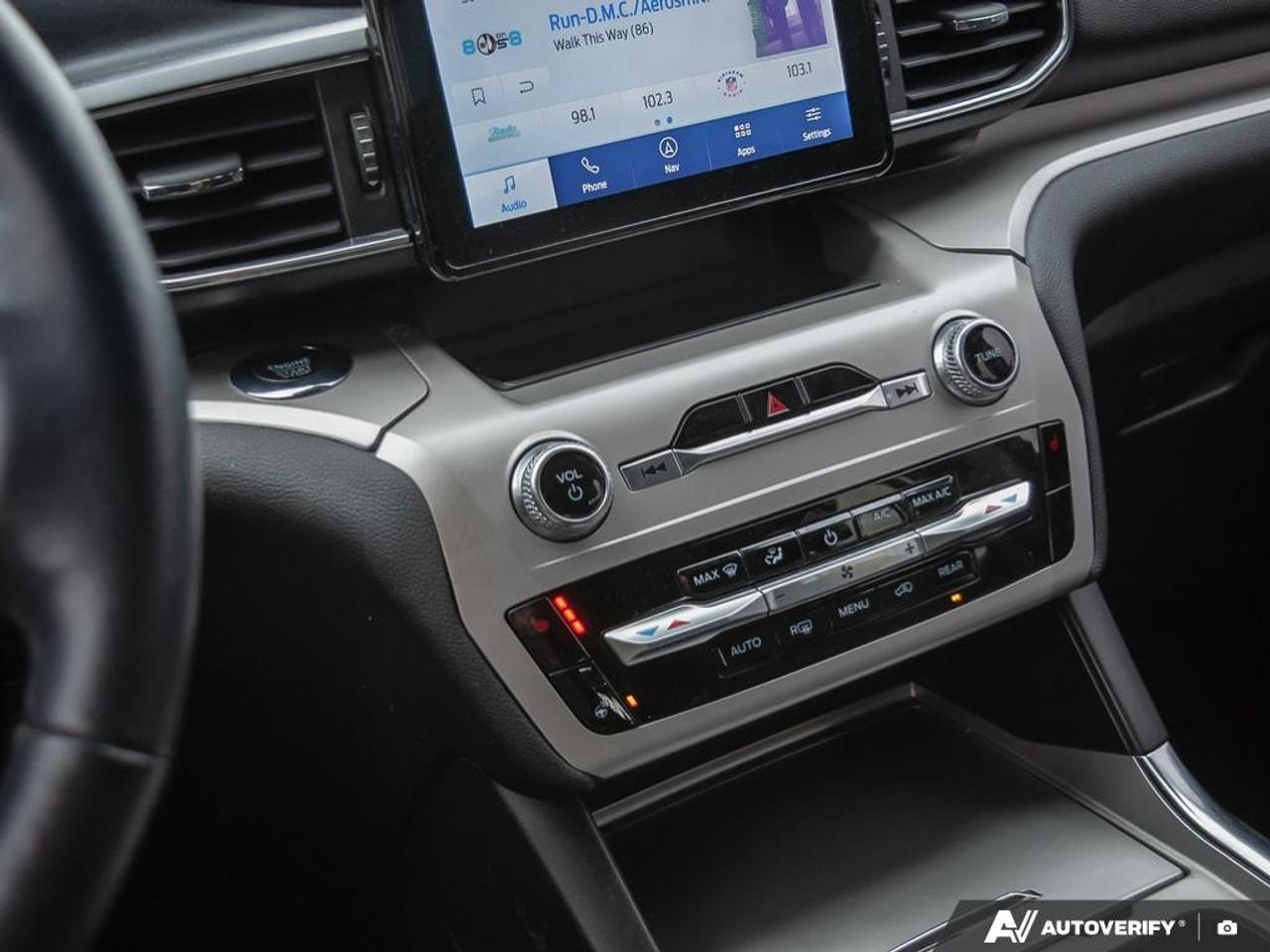 2023 Ford Explorer XLT Photo