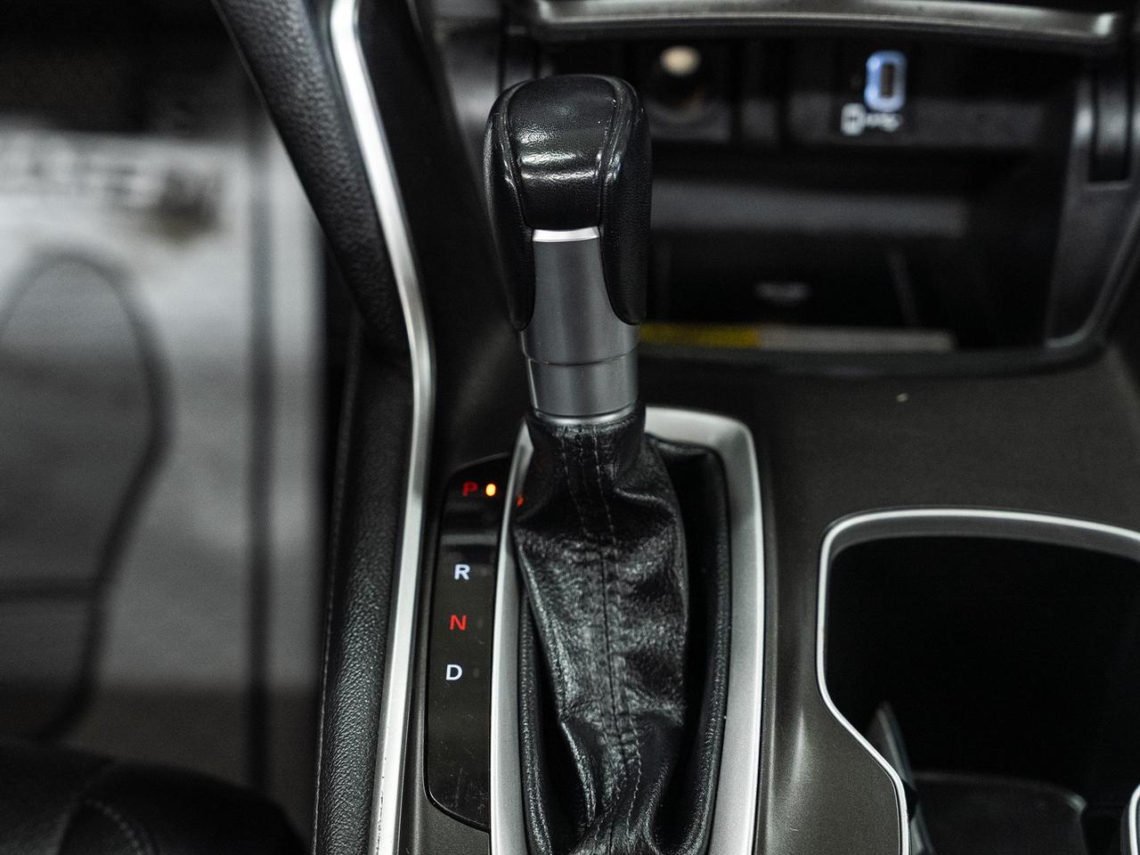 2020 Honda Accord TOURING | Nav | Sunroof | BSM | ACC | CarPlay Photo