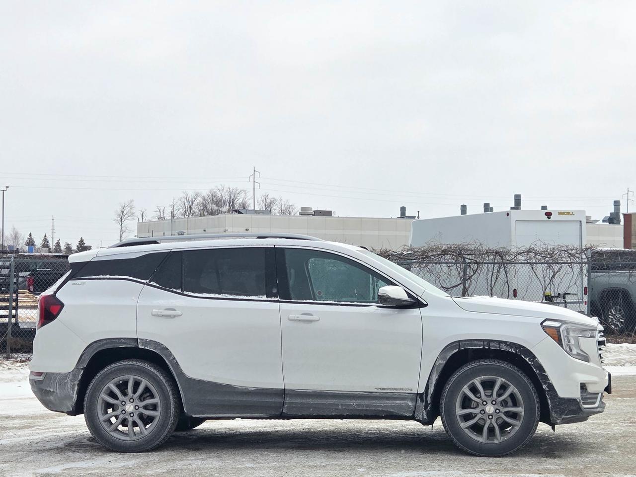 2022 GMC Terrain SLT Photo2