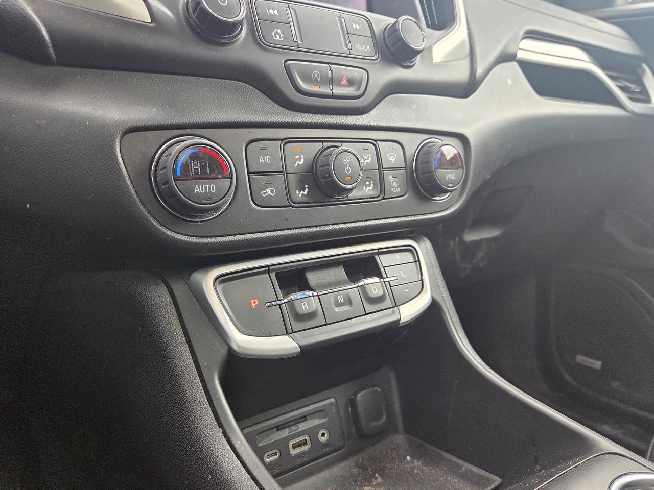 2022 GMC Terrain SLT Photo