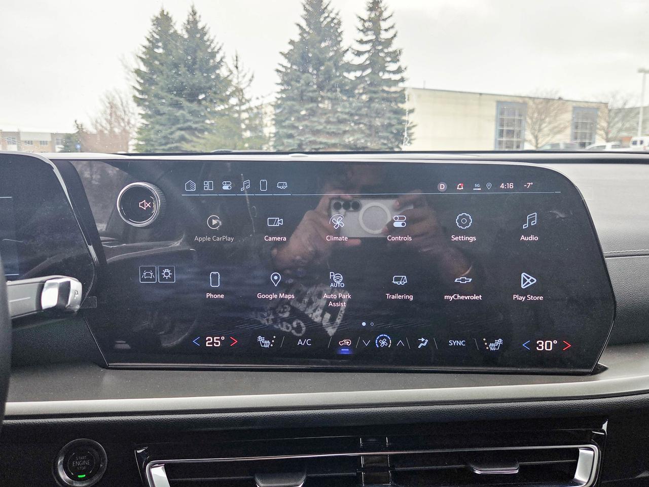 2025 Chevrolet Traverse LT Photo