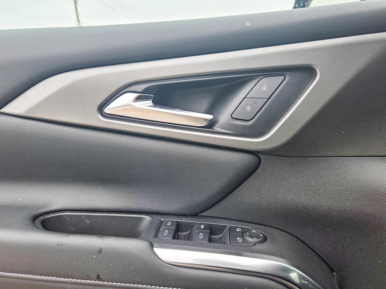 2025 Chevrolet Traverse LT Photo