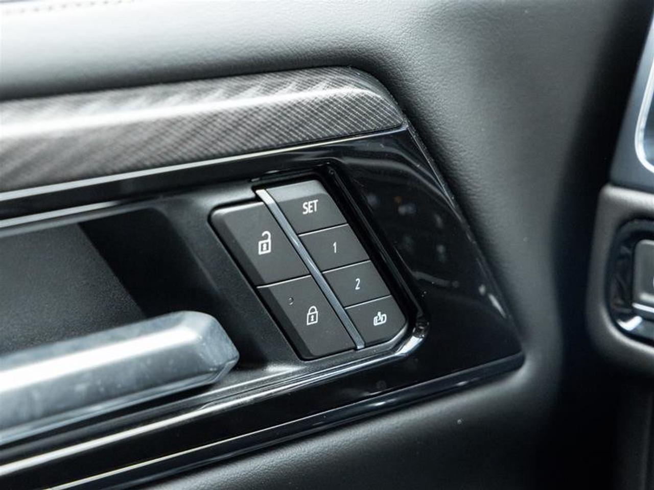 2025 GMC Yukon 4WD 4dr AT4 Photo