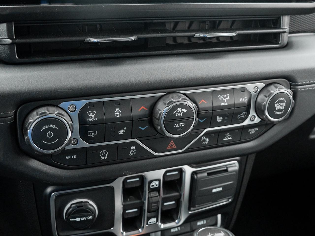 2026 Jeep Wrangler 4-Door RUBICON X Photo