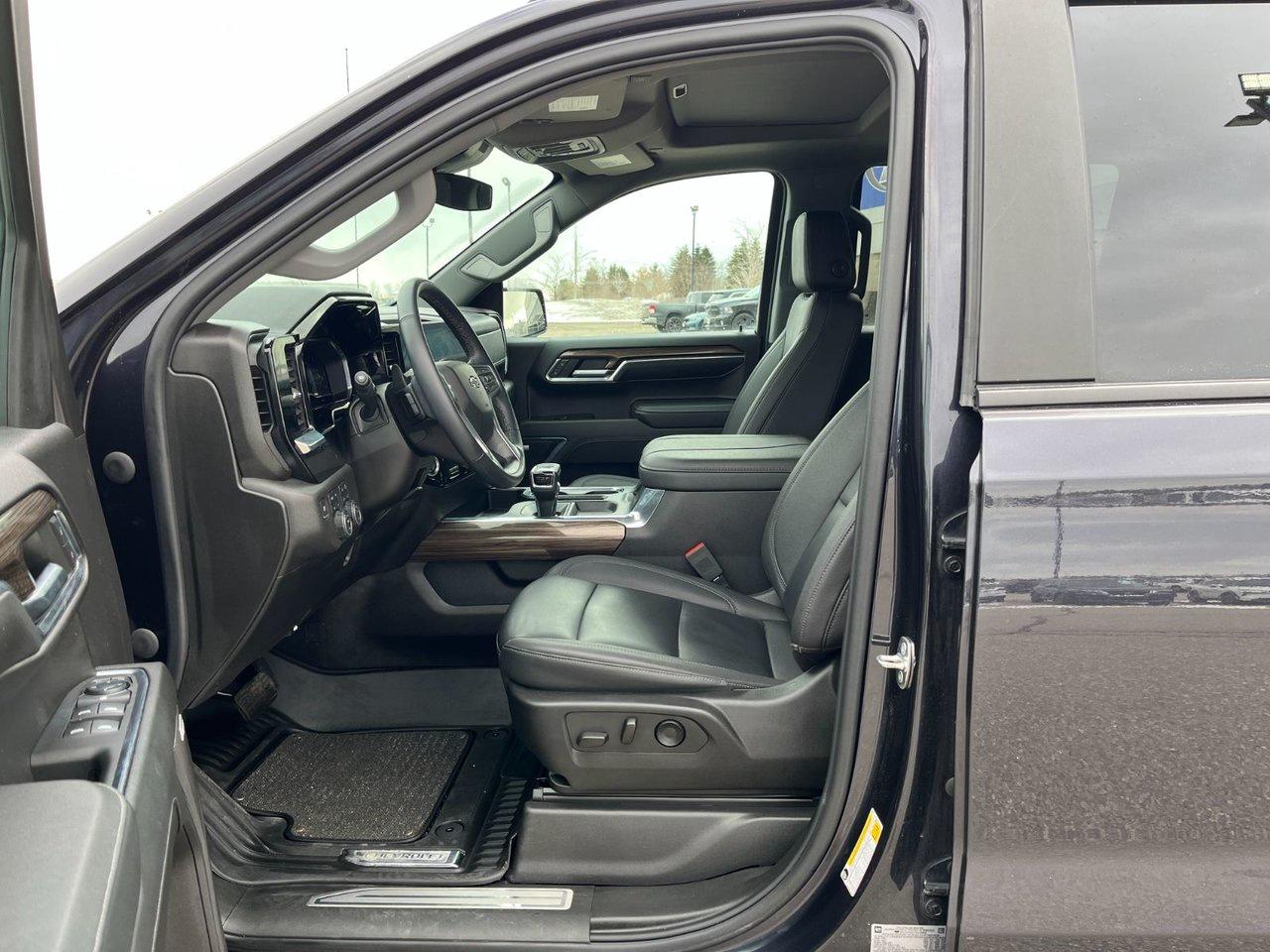 2024 Chevrolet Silverado 1500 4WD Crew Cab 147 RST Photo