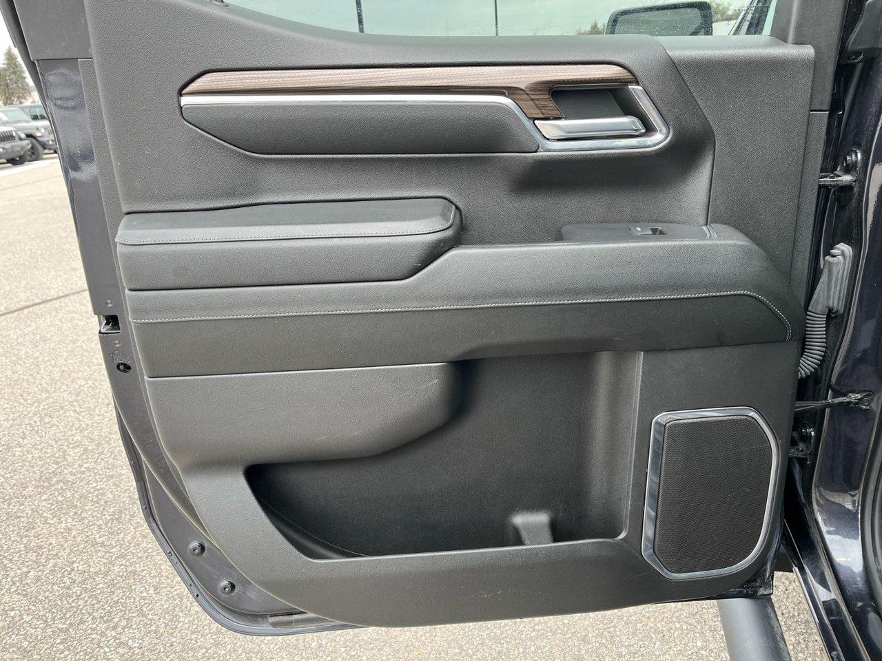 2024 Chevrolet Silverado 1500 4WD Crew Cab 147 RST Photo