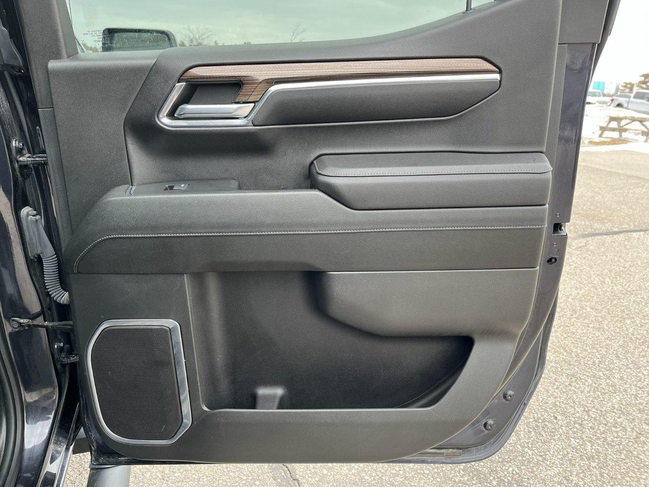 2024 Chevrolet Silverado 1500 4WD Crew Cab 147 RST Photo