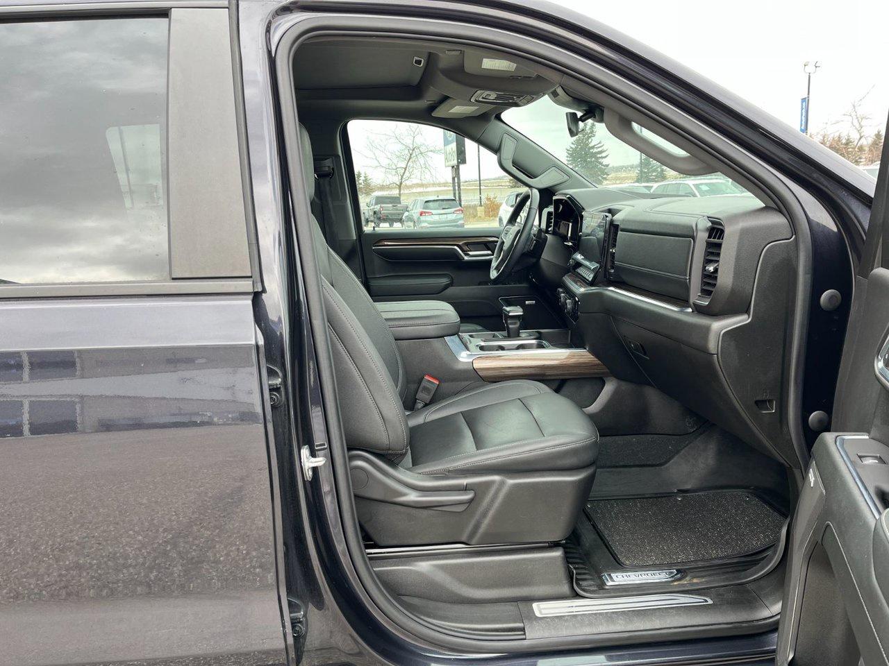 2024 Chevrolet Silverado 1500 4WD Crew Cab 147 RST Photo