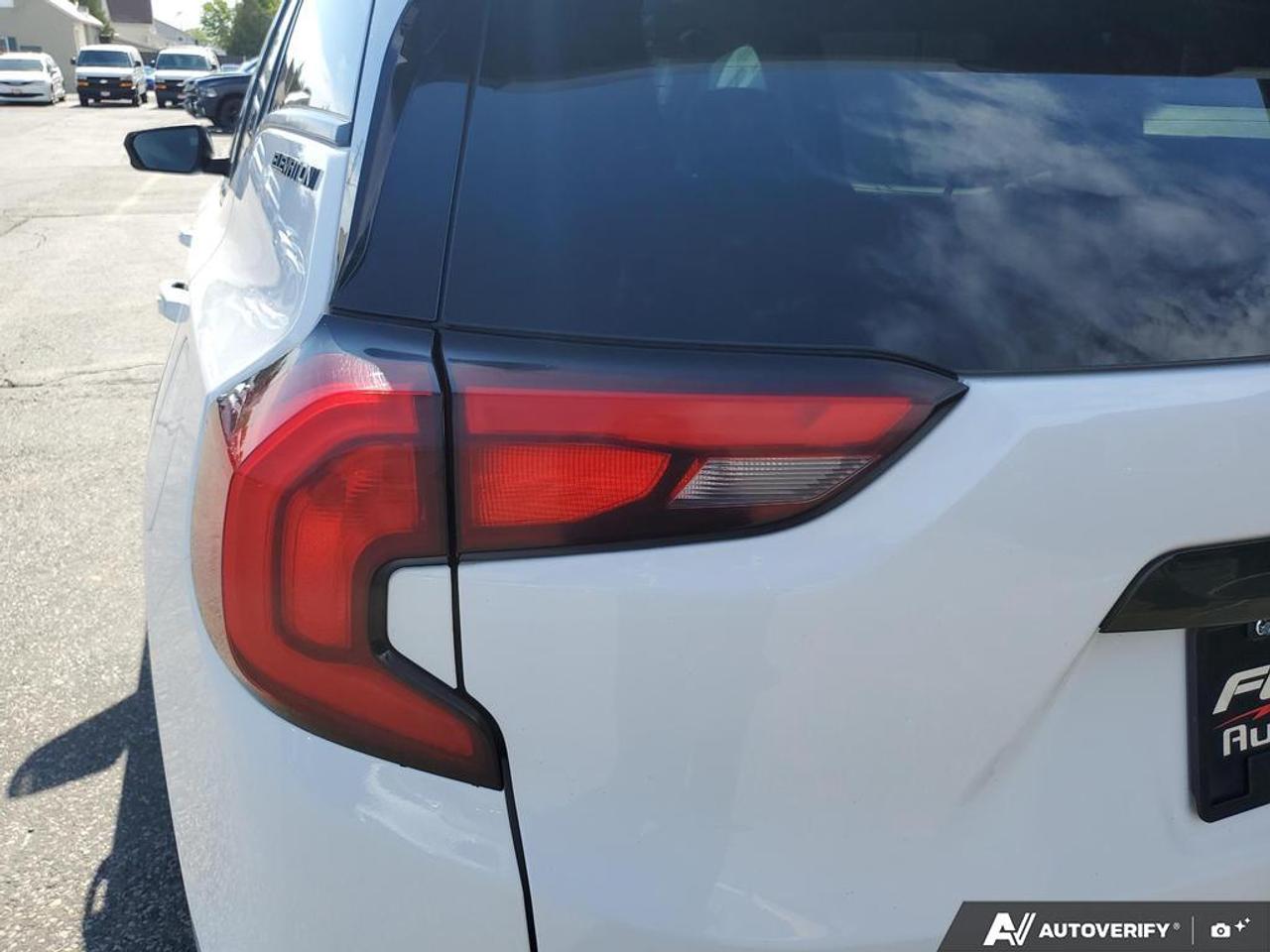 2021 GMC Terrain AWD SLE-REMOTE START-HEATED SEATS-REVERSE CAMERA Photo