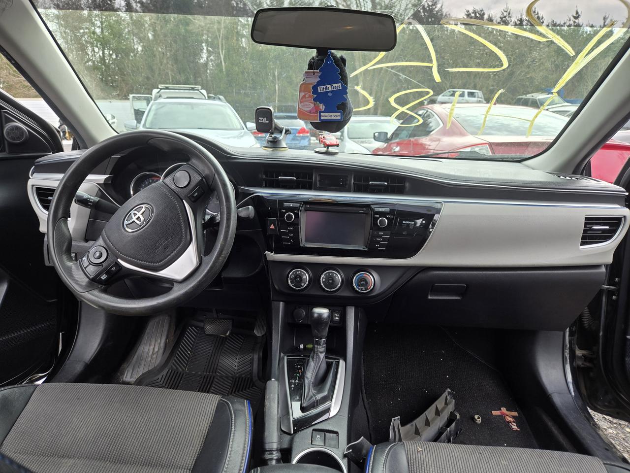 2015 Toyota Corolla LE Photo4