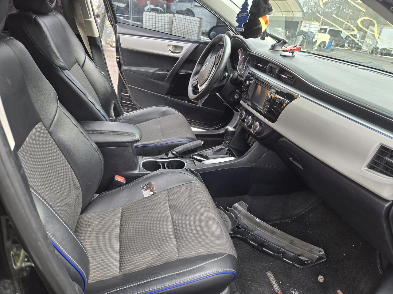 2015 Toyota Corolla LE Photo