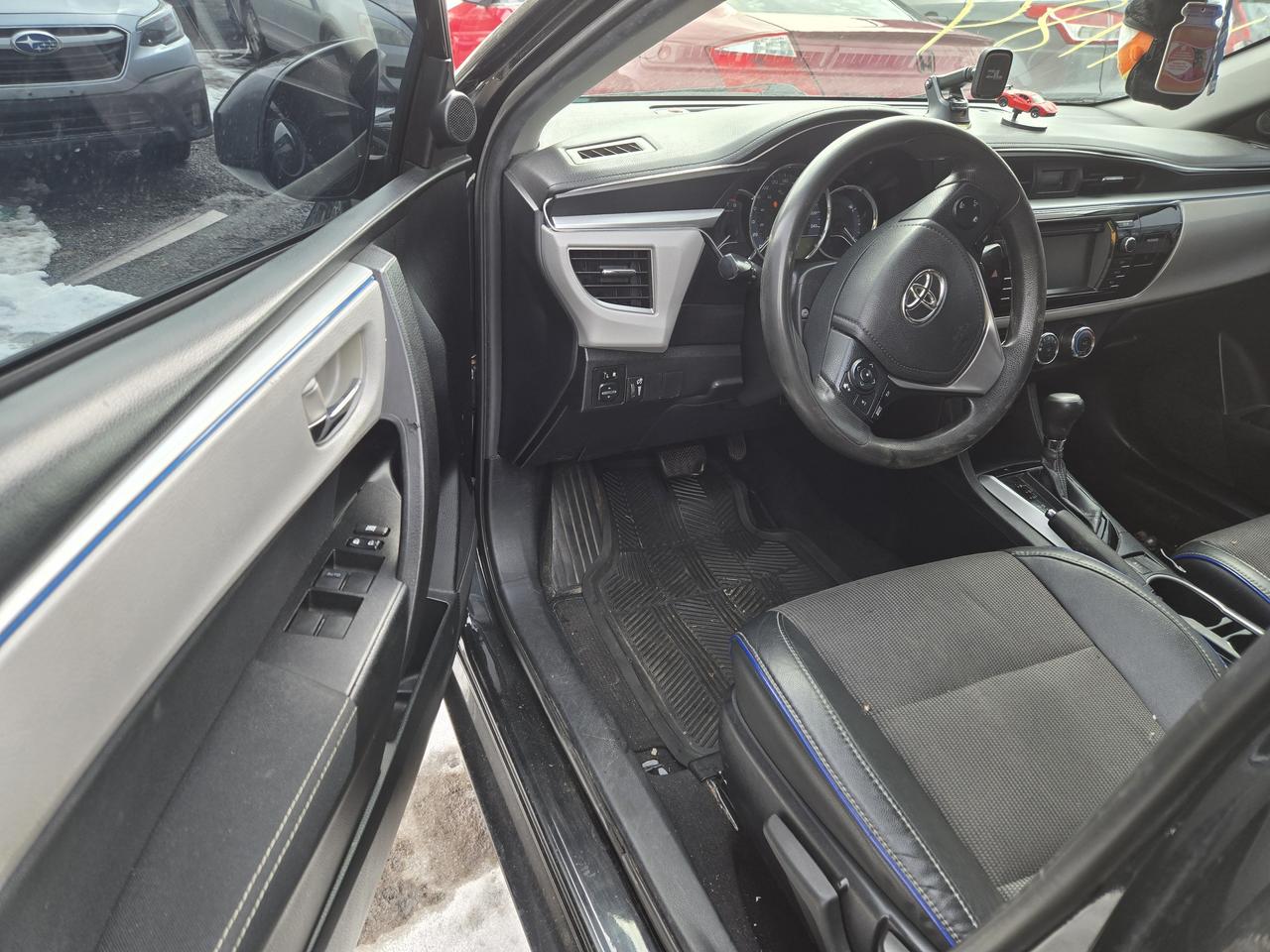 2015 Toyota Corolla LE Photo