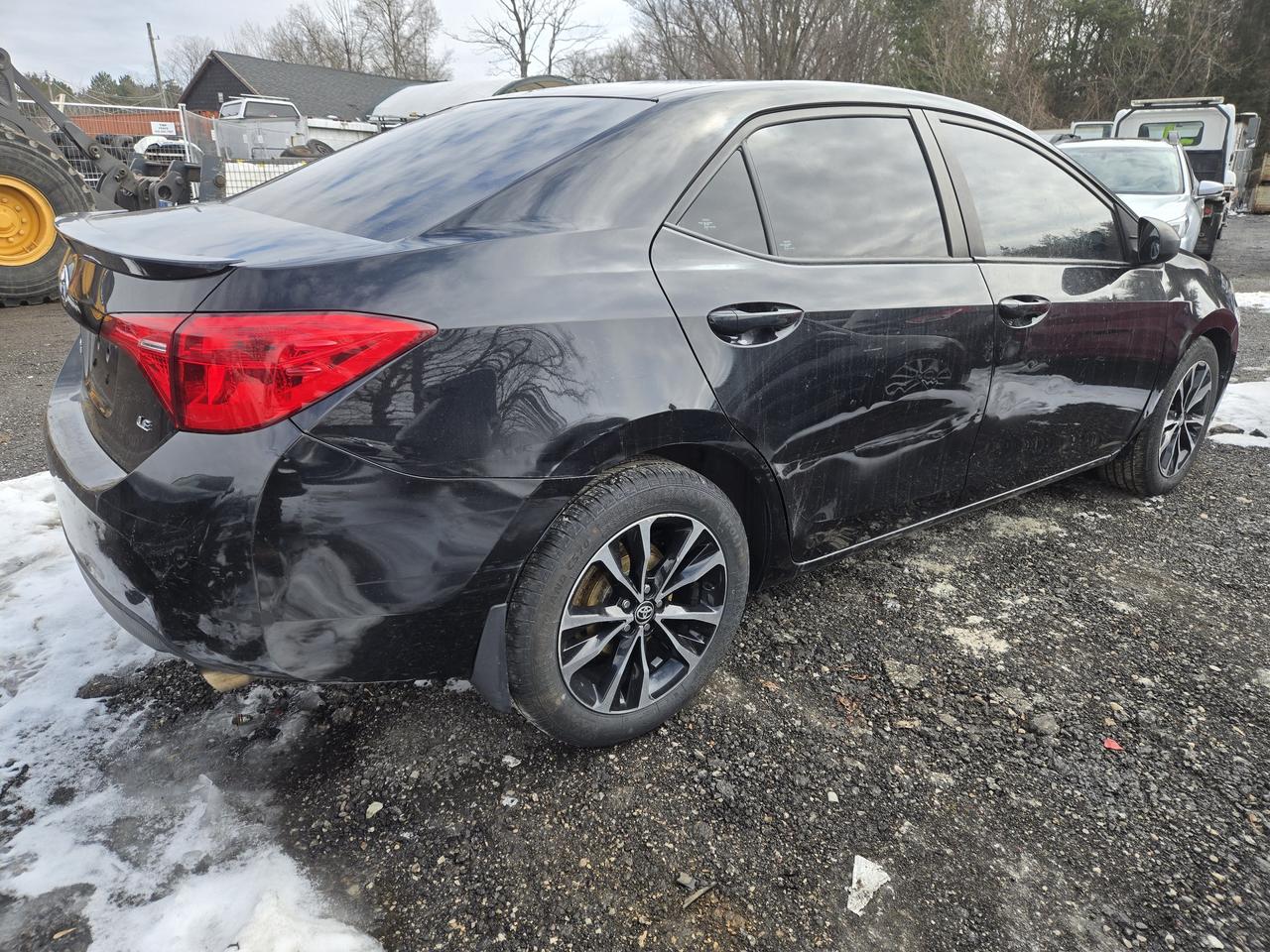 2015 Toyota Corolla LE Photo