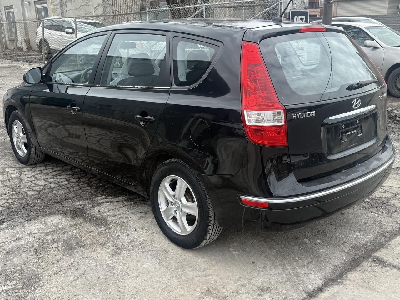 2011 Hyundai Elantra Touring GLS Photo