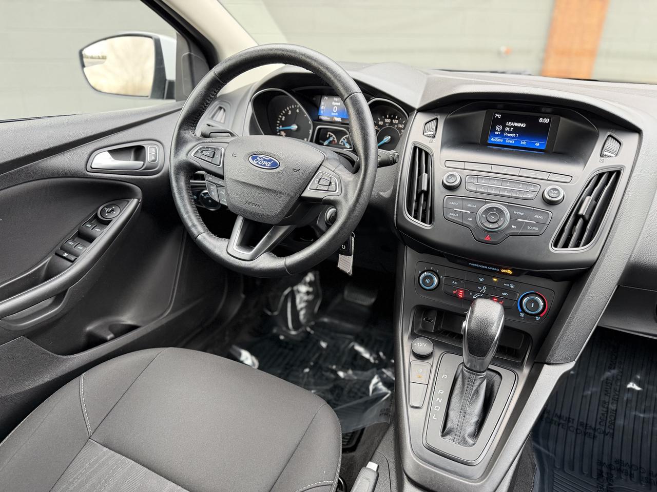 2018 Ford Focus SE Photo